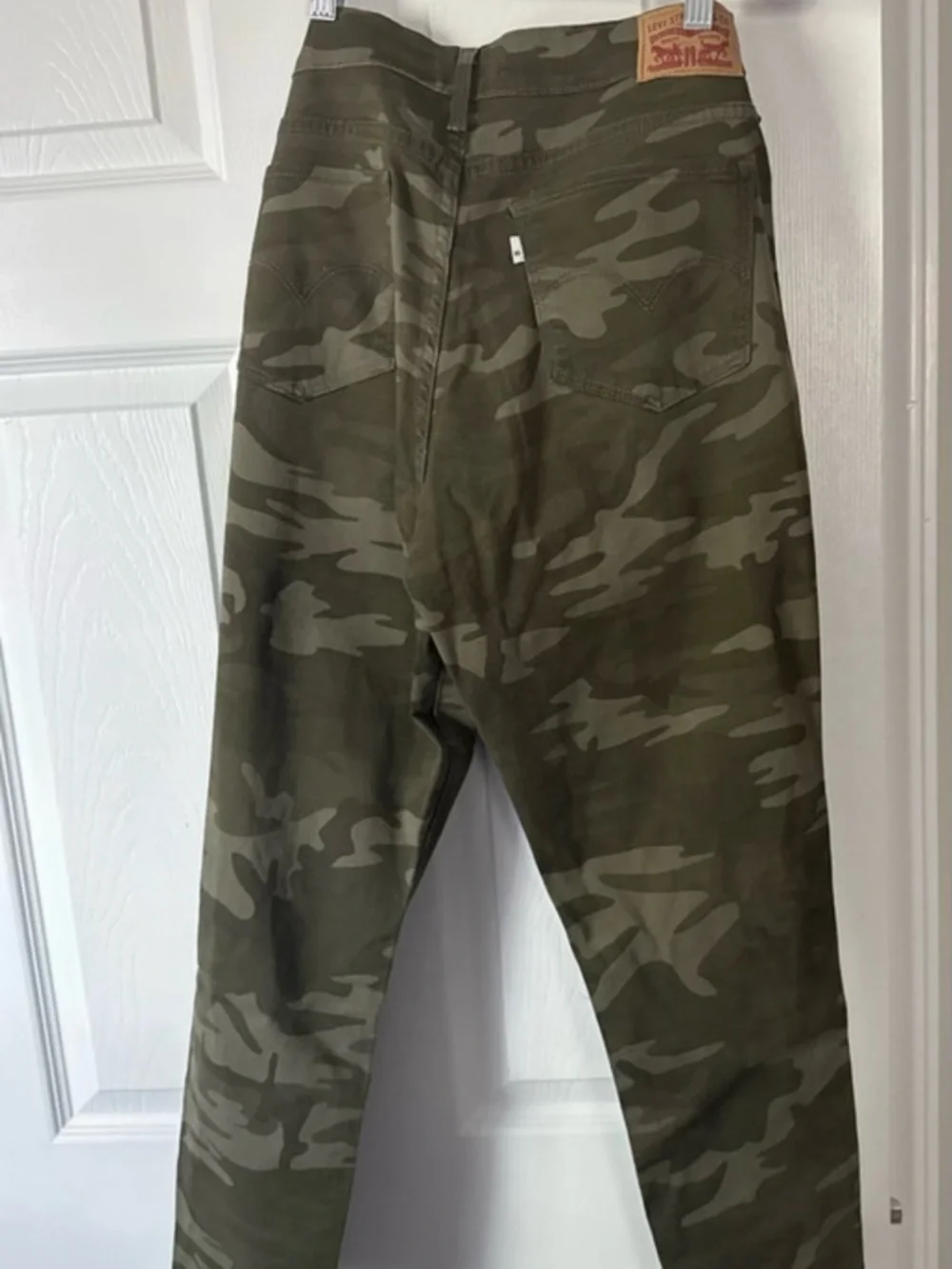 Levi's Women's 711 Skinny Jeans in Camouflage Khaki Olive Green size 31 /12 - Picture 3 of 3